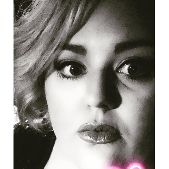 Meet your Posher, Katie - Picture 1 of 1